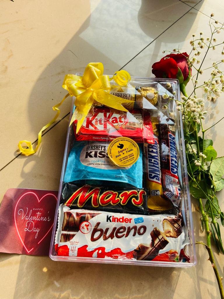 Amazon.com : Valentines Day Chocolate Gift Baskets, 24 Cookie Chocolates  Box, Covered Cookies Holiday Gifts Sets, Prime Gourmet Candy Basket, Family  Food Delivery Ideas For Women Him Her Mom Dad Daughter Wife